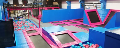 JUMP MANIA Park Trampolin