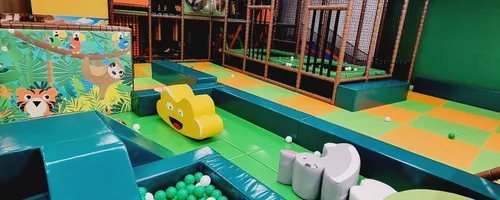 Wesoła Dżungla Sala Zabaw z Kawiarnią