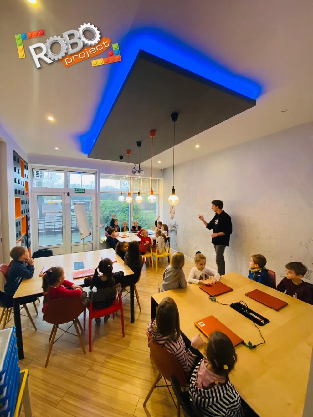 Centrum Edukacji Technicznej i Zabaw ROBOproject - zajęcia dla dzieci - Robotyka i Programowanie - Urodziny - Półkolonie - zdjęcie sali zabaw 4