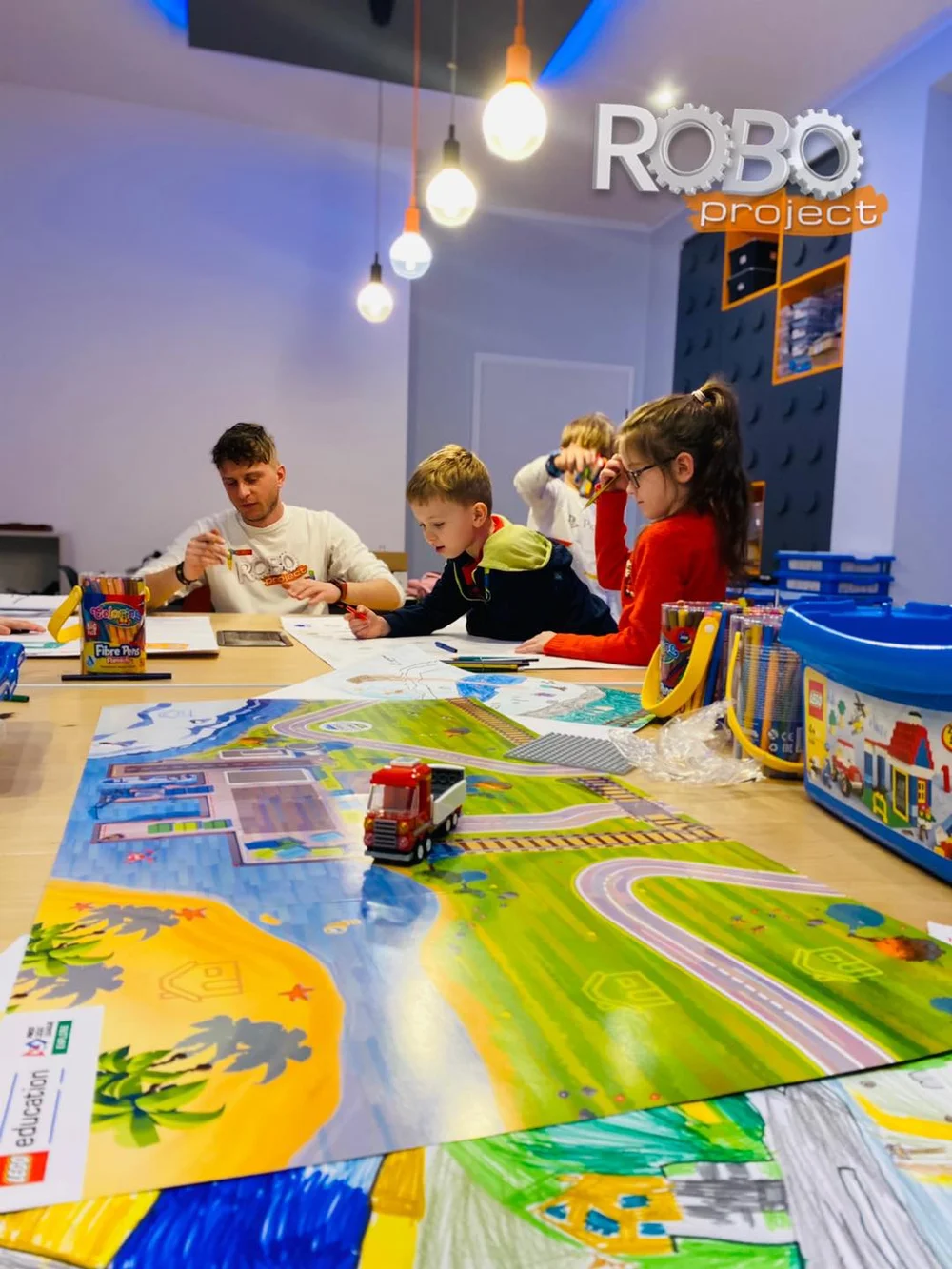 Centrum Edukacji Technicznej i Zabaw ROBOproject - zajęcia dla dzieci - Robotyka i Programowanie - Urodziny - Półkolonie - zdjęcie sali zabaw 2