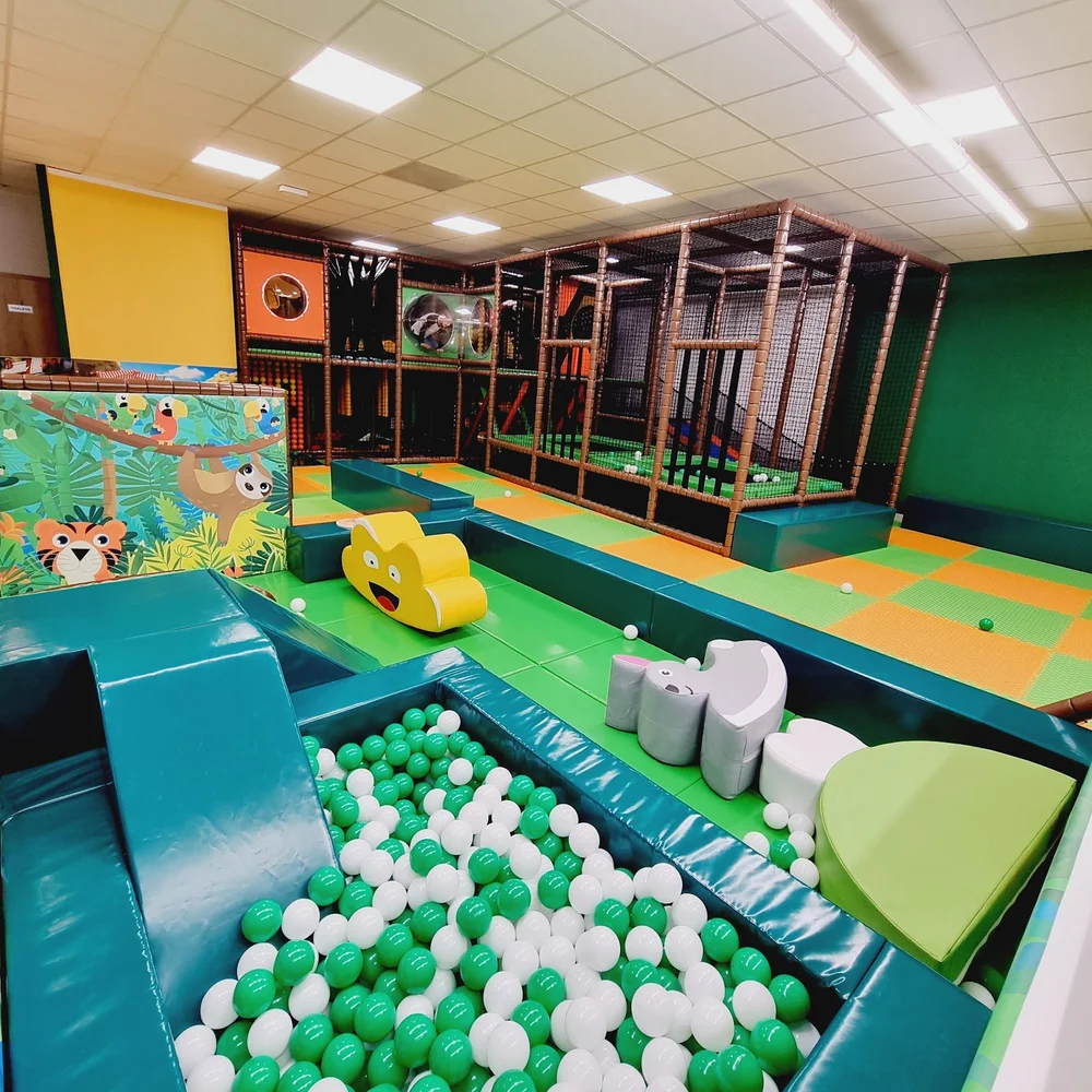 Wesoła Dżungla Sala Zabaw z Kawiarnią